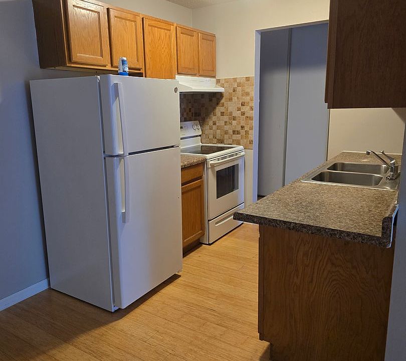 2nd image of 2525 Harriet Ave #207