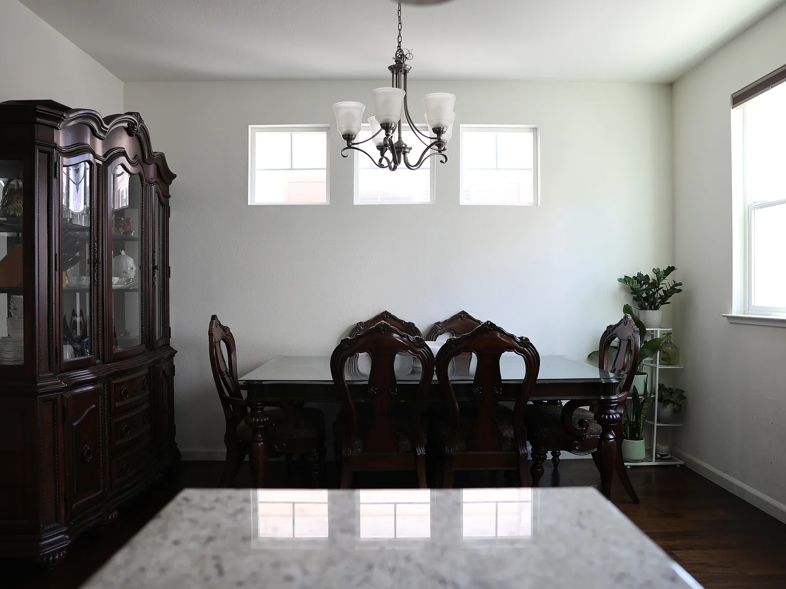 3 bed, 2.5 bath, 1873 sqft, $3,980 — Photo 3
