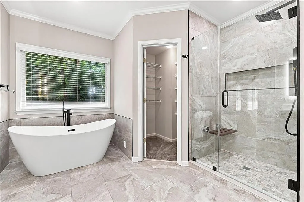 4 bed, 3.5 bath, 3670 sqft, $3,800 — Photo 3