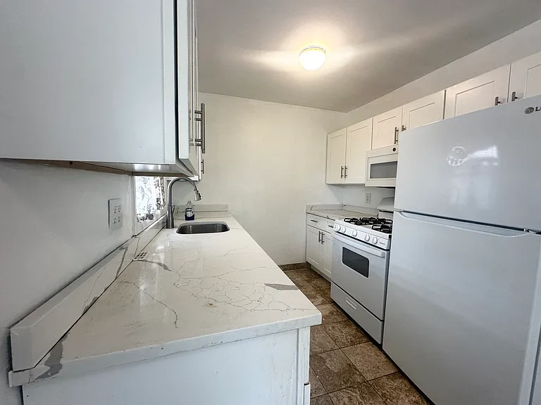36 Pacific Ave #2F — Photo 2