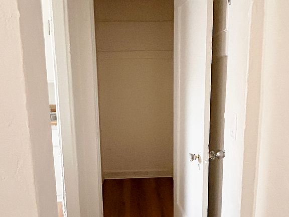 4th image of 962 N Wilton Pl #105