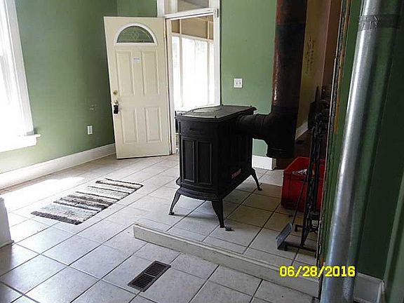 4th image of 810 S Main Ave