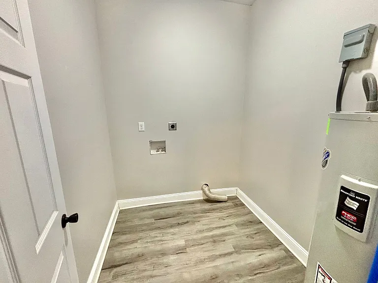 513 E Ormsby Ave — Photo 9