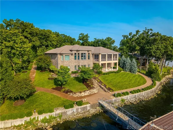 1015 Anemone Rd, Lake Ozark, MO 65049