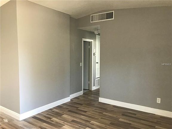 5th image of 1476 E Lombardy Dr