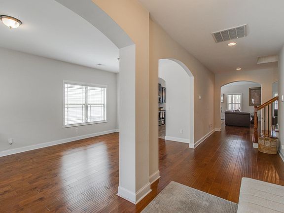 4th image of 353 Glen Dornoch Way