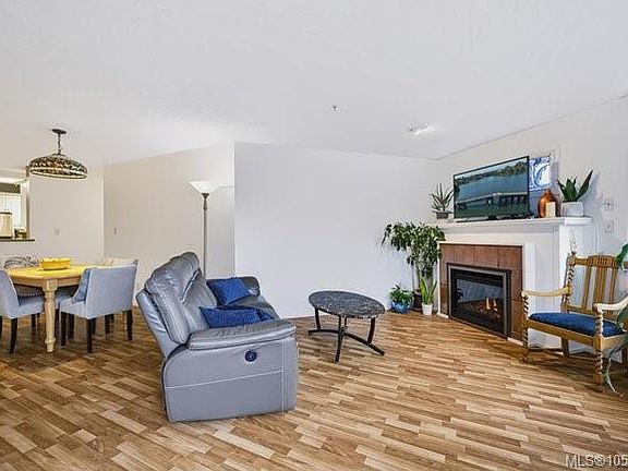 4th image of 1083 Tillicum Rd #204