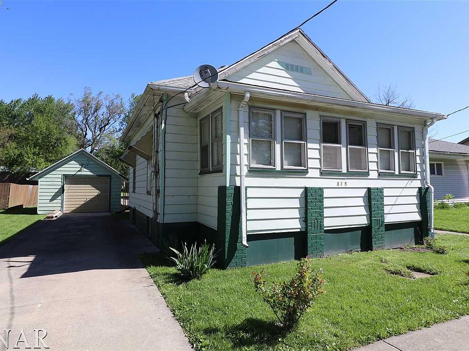 1st image of 815 E Woodlawn