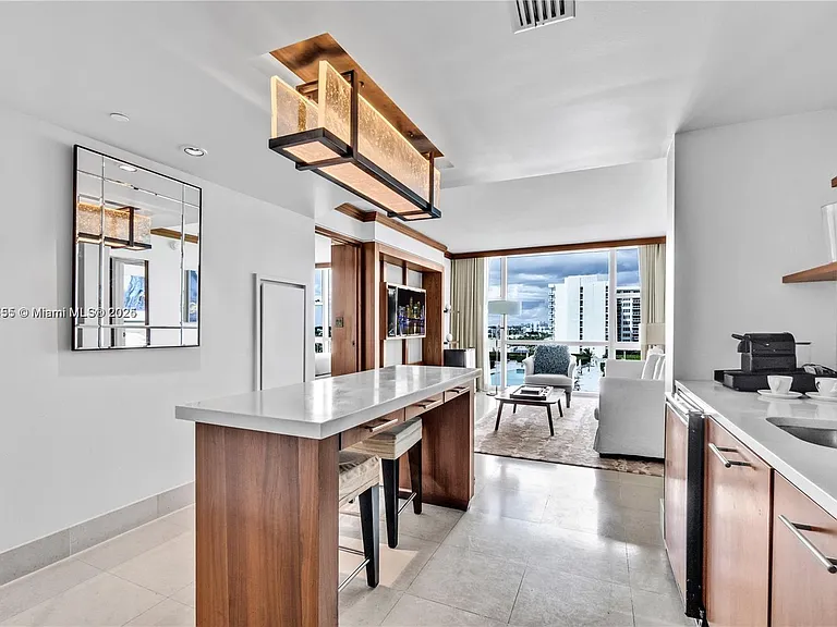 6801 Collins Ave #818 — Photo 5