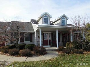 903 N Theodore St, Roanoke, IL