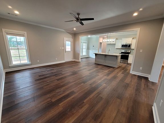 4th image of 175-56 Hollister Dr