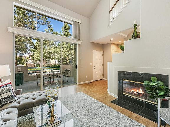 4th image of 414 Galleria Dr APT 6