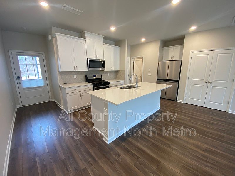 1st image of 168 Timberland Ave