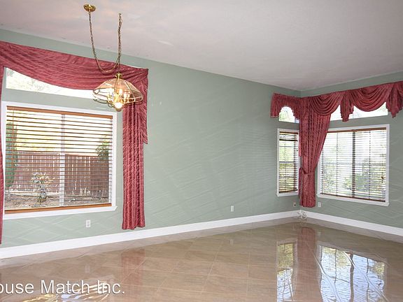 4th image of 26430 Saint Ives Ct