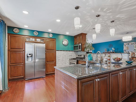 3rd image of 5328 W 137th Pl