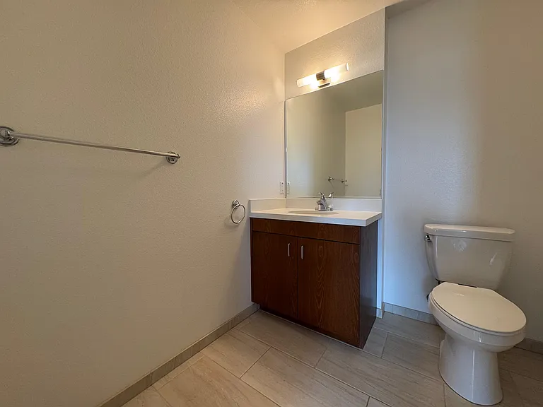 Addison Arts Apartments — Photo 183