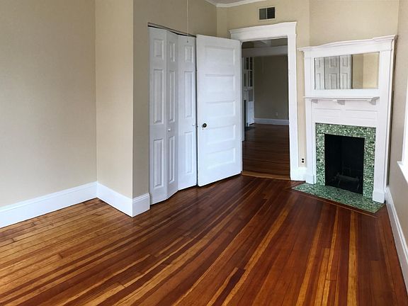 3rd image of 26 Linden Pl APT 4
