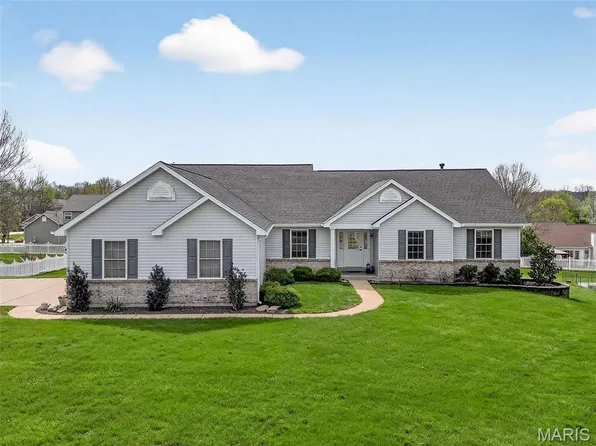 1412 Highland Park Ct, Wentzville, MO 63385
