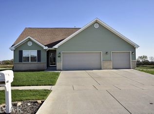 2919 Breezewood Blvd, Bloomington, IL 61704