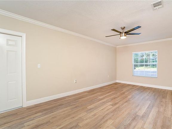 4th image of 1407 Rossman Dr