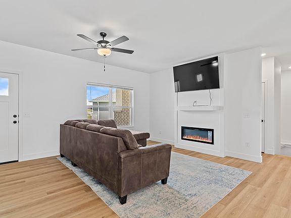 5th image of 608 N Baywood Drive