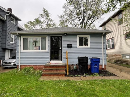 7713 Connecticut Ave, Cleveland, OH 44105