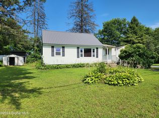 28 Jenkinsville Rd, Queensbury, NY 12804