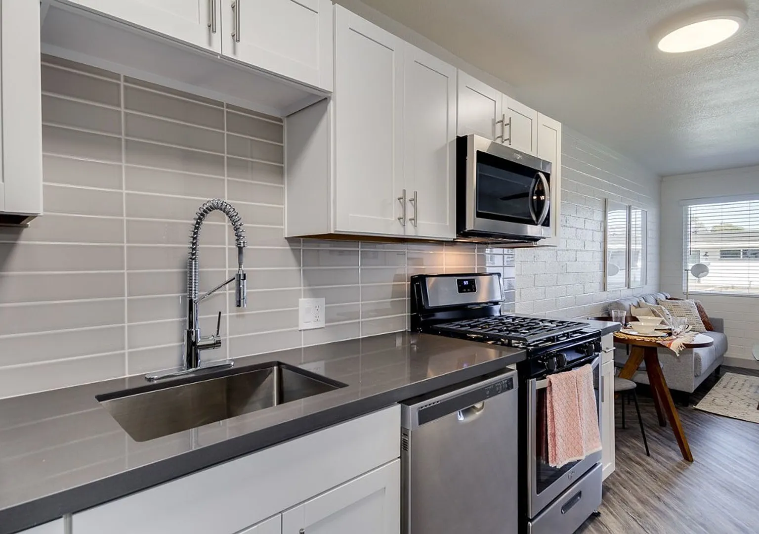 Stunning Remodeled 2 Bed/1 Bath in Old Town Scottsdale | Herringbone Floors & Modern Finishes | F... — Photo 1