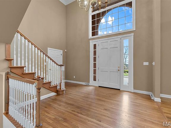 5th image of 2213 Crown Point Dr