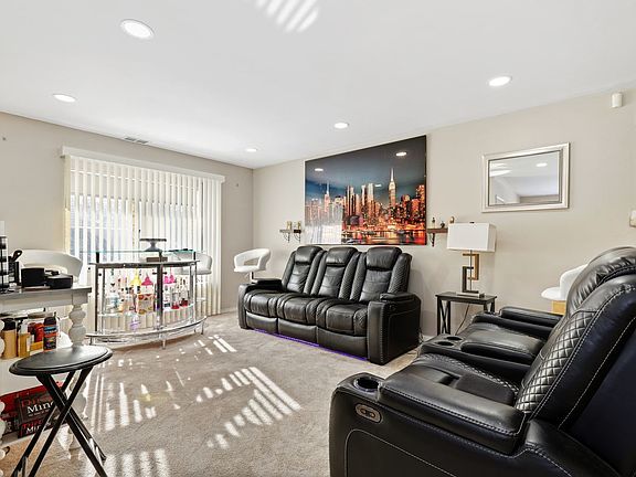 3rd image of 4 Fernwood Dr Unit 4-P