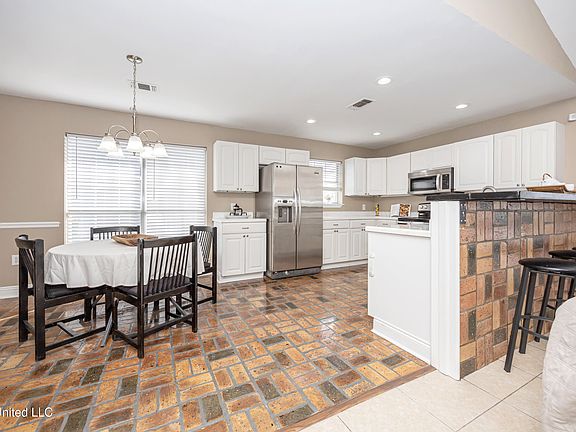 5th image of 10629 Dogwood Dr