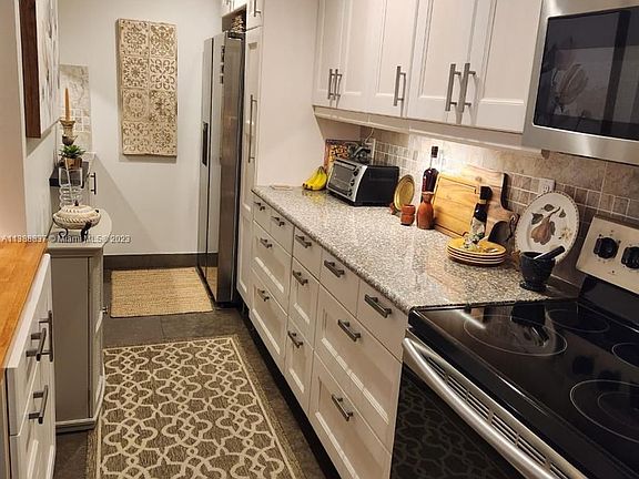 5th image of 124 NE 19th Ct APT 206B