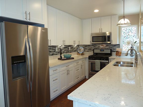4th image of 2209 Montclair St