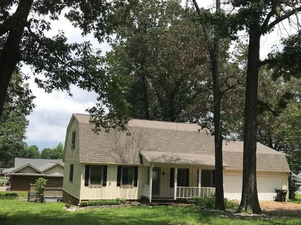 300 Princess Jennifer Dr, Calvert City, KY 42029