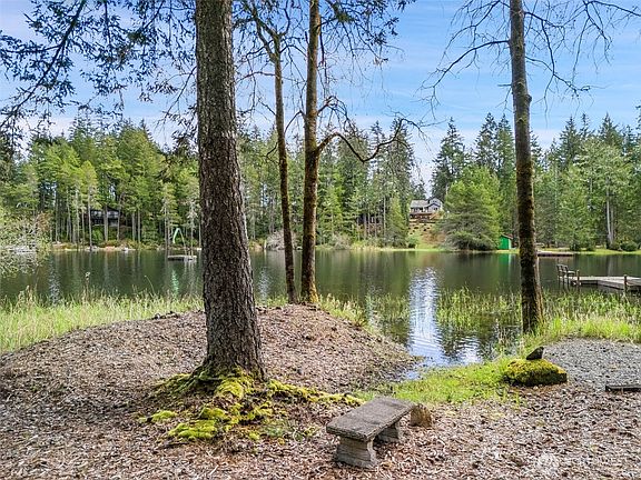 4th image of 151 E Emerald Lake Drive W