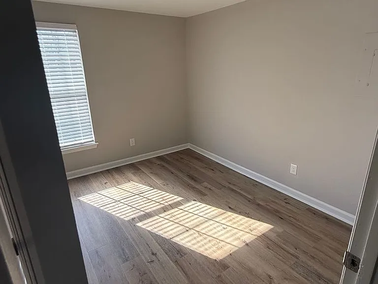 1604 Arlyn Cir #J — Photo 22