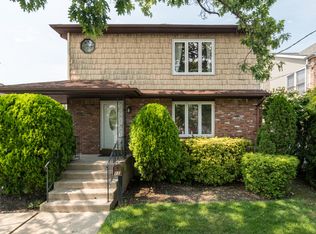 11 Morningside Dr, Westbury, NY 11590