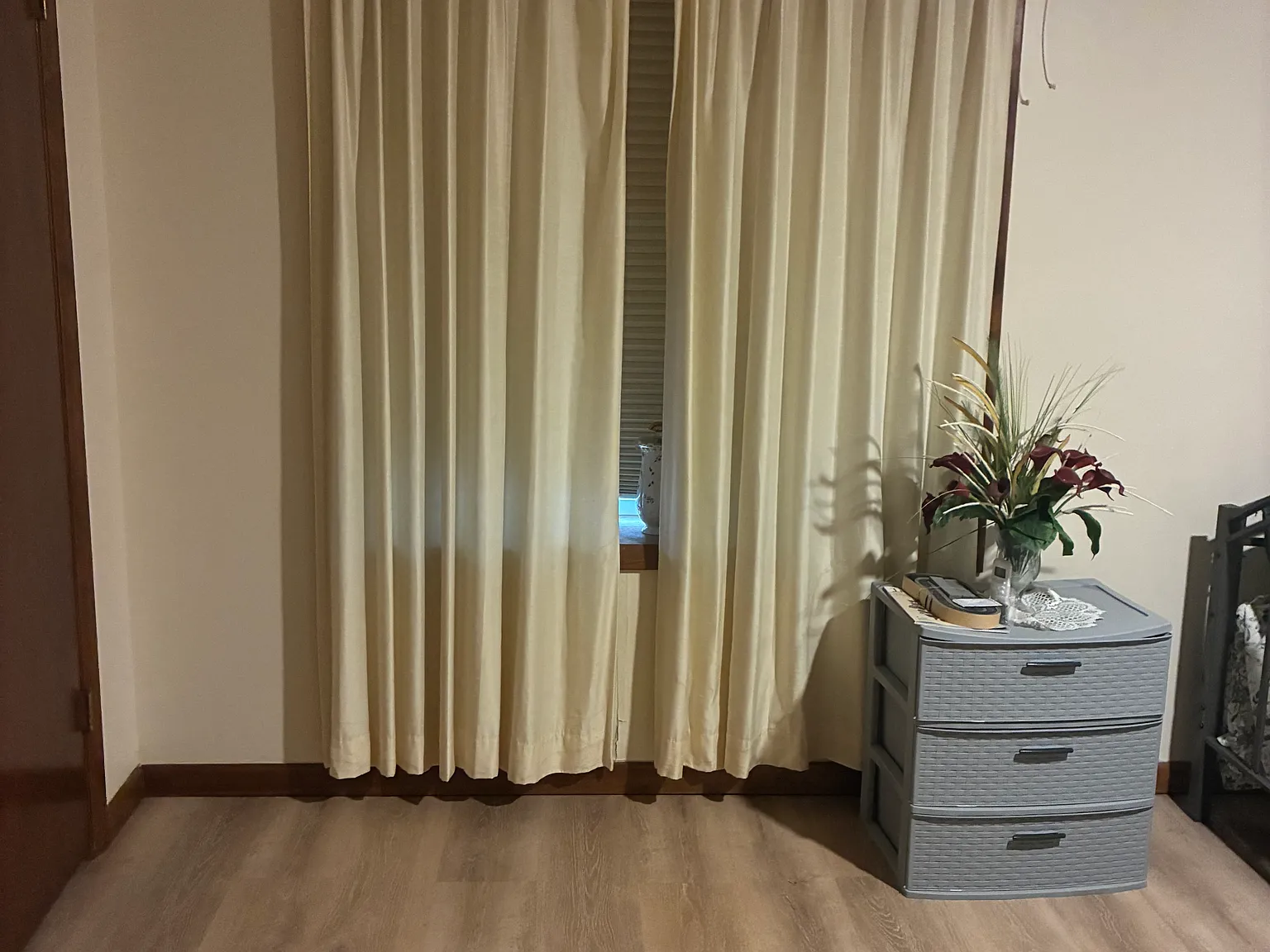 2 bed, 1.5 bath, 1272 sqft, $900 — Photo 2