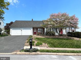 11 Southview Cir, Elizabethtown, PA 17022