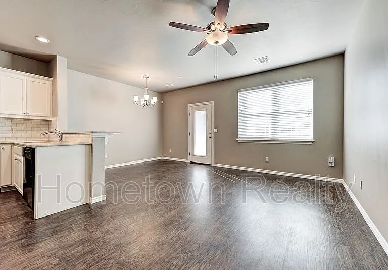 788 SW 13th St — Photo 8