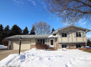 2704 Bristol Ct, Waukesha, WI 53188