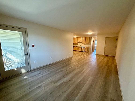 3rd image of 40 Bluemound Ct APT 12