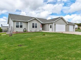 847 Ridgeview St, Belle Fourche, SD 57717