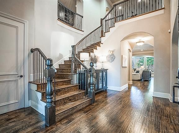 5th image of 4644 Veneto Dr