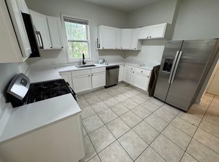 2702 W George St APT 2F, Chicago, IL 60618