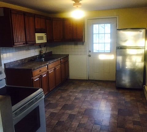 3rd image of 119 Center Ln