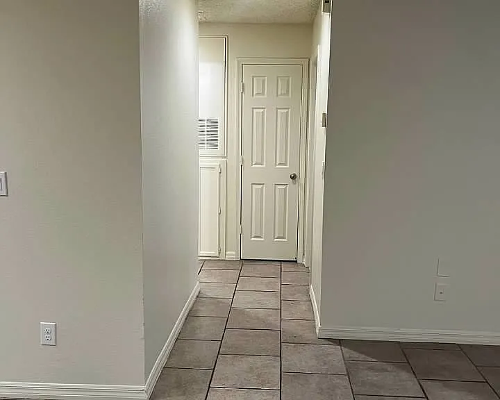 2121 Chertsey Dr #D — Photo 22