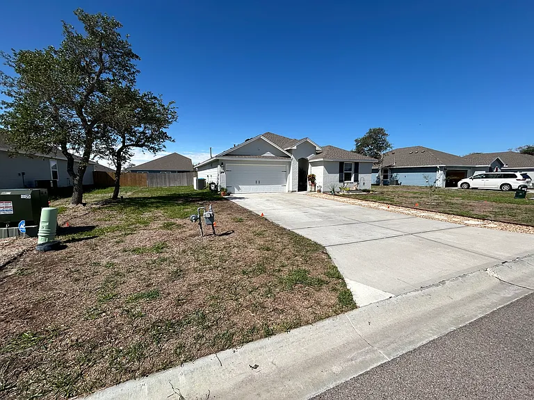 105 Aruba Dr — Photo 2