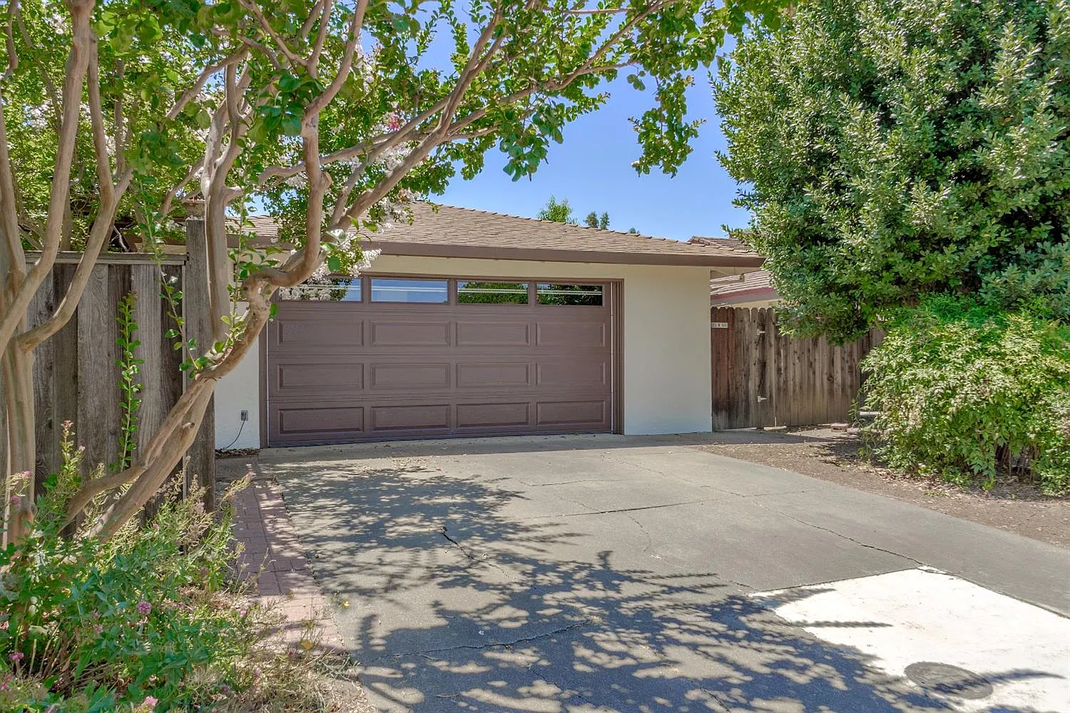 2213 Catalina Dr photo 1