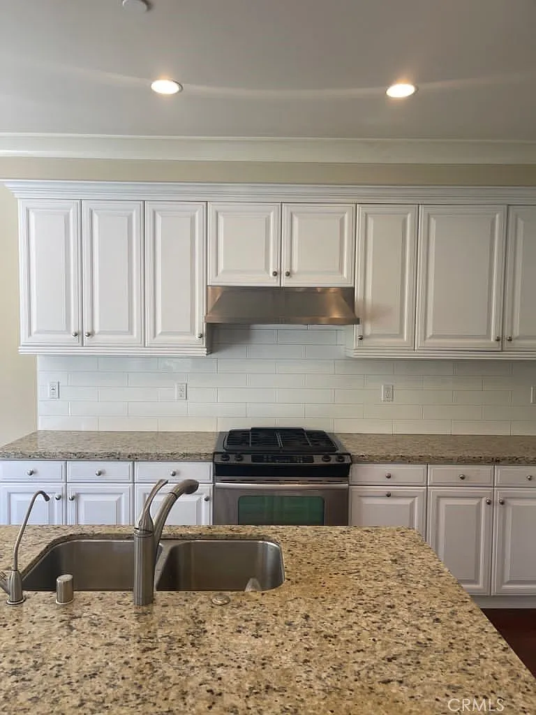 3 bed, 2.5 bath, 1729 sqft, $4,999 — Photo 3